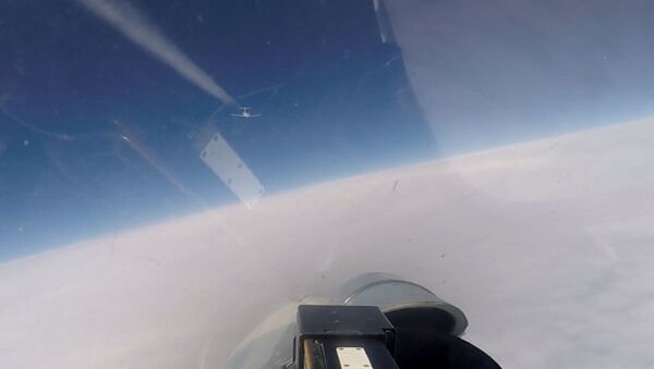 Видео перехвата Су-27 двух самолетов разведчиков над Балтикой - Sputnik Молдова
