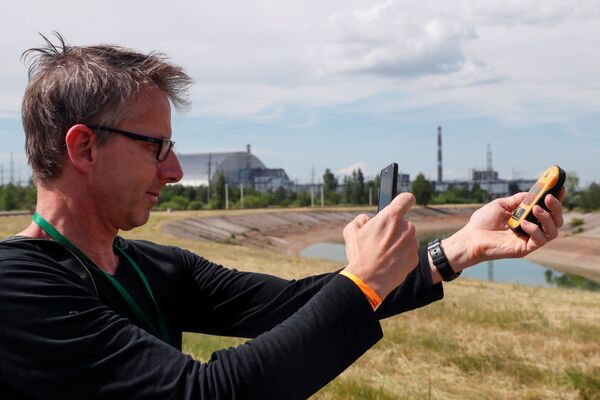 Фотографирование дозиметра в Чернобыле - Sputnik Молдова