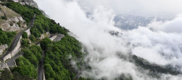 Дорога на горе Ай-Петри в Крыму Дорога на горе Ай-Петри в Крыму - Sputnik Молдова