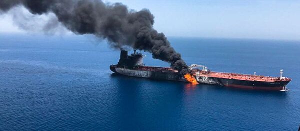 Два нефтяных танкера пострадали от взрывов в Оманском заливе Два нефтяных танкера пострадали от взрывов в Оманском заливе - Sputnik Молдова