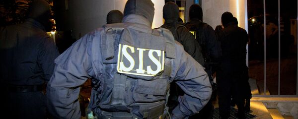 Ofiteri SIS in timpul perchezitiilor la sediul lui Retano Usatii - Sputnik Moldova