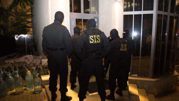 Ofiteri SIS in timpul perchezitiilor la sediul lui Retano Usatii - Sputnik Moldova