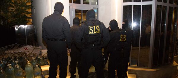 Ofiteri SIS in timpul perchezitiilor la sediul lui Retano Usatii - Sputnik Moldova