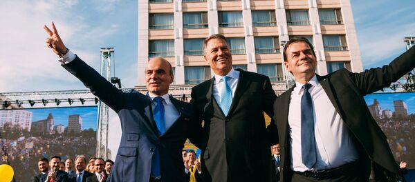 Rareș Bogdan, Klaus Iohannis, Ludovic Orban - Sputnik Moldova-România