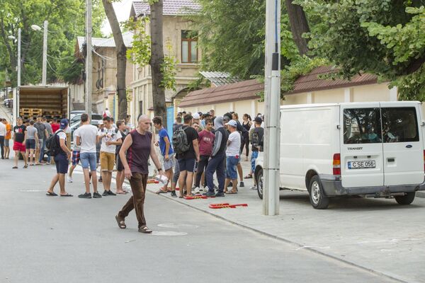 Partidul Democrat își strânge corturile din preajma instituțiilor statului – Foto  - Sputnik Moldova