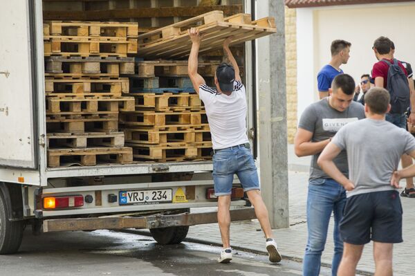 Partidul Democrat își strânge corturile din preajma instituțiilor statului – Foto  - Sputnik Moldova