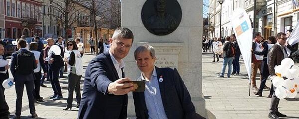 Dan Barna și Dacian Cioloș - Sputnik Moldova-România