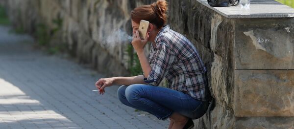 Девушка с сигаретой - Sputnik Молдова