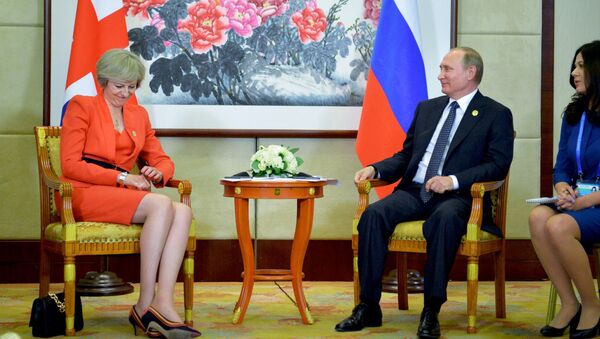  Premierul Marii Britanii, Theresa May și președintele Federației Ruse, Vladimir Putin - Sputnik Moldova