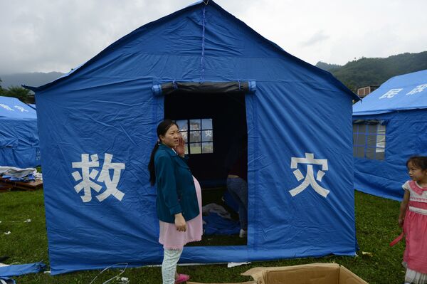 Беременная женщина во временном палаточном лагере, организованном после землетрясения в китайской прровинции Сычуань - Sputnik Moldova-România