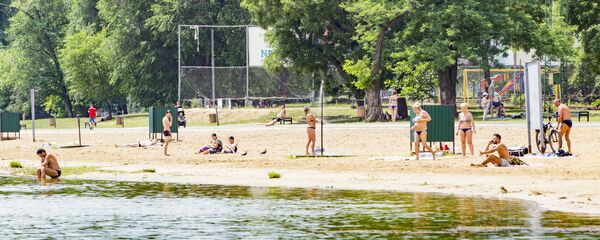 Как люди спасаются от жары в Кишиневе Как люди спасаются от жары в Кишиневе - Sputnik Moldova