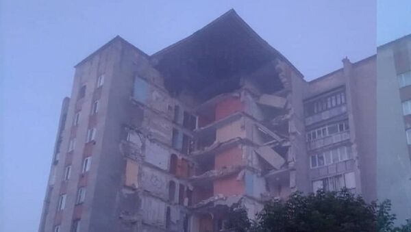 В Атаках рухнула часть девятиэтажного дома - Sputnik Молдова