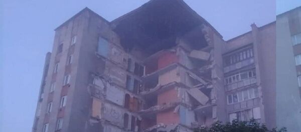 В Атаках рухнула часть девятиэтажного дома - Sputnik Молдова