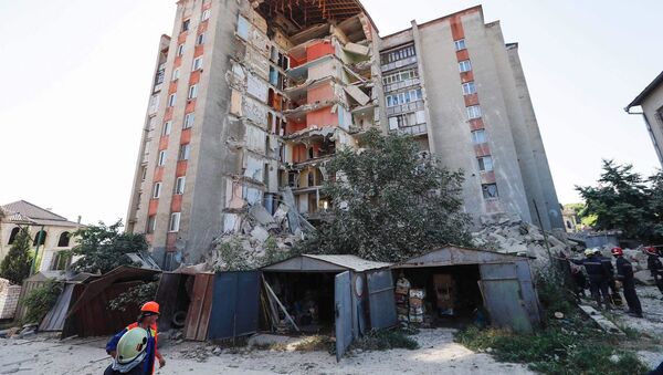 В Атаках рухнула часть девятиэтажного дома - Sputnik Moldova