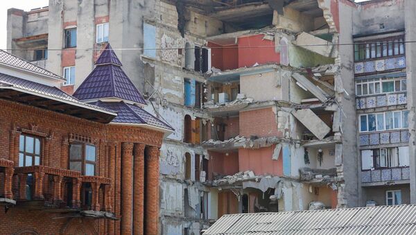 В Атаках рухнула часть девятиэтажного дома - Sputnik Moldova
