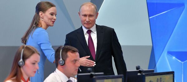 Прямая линия с президентом РФ Владимиром Путиным - Sputnik Молдова