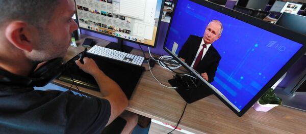 Трансляция прямой линии с президентом России Владимиром Путиным - Sputnik Молдова