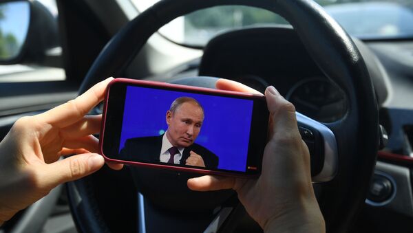 Трансляция прямой линии с президентом России Владимиром Путиным - Sputnik Молдова