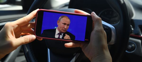 Трансляция прямой линии с президентом России Владимиром Путиным Трансляция прямой линии с президентом России Владимиром Путиным - Sputnik Молдова