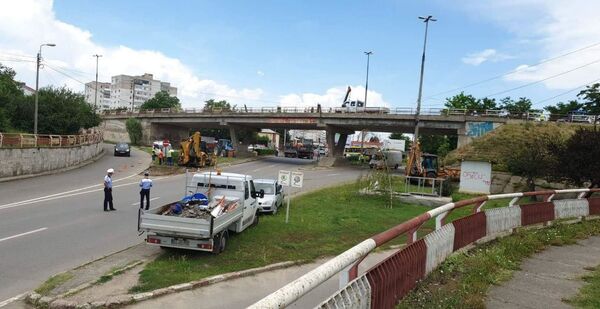 Pod important din Buzău, prăbușit – era vechi de peste jumătate de secol Pod important din Buzău, prăbușit – era vechi de peste jumătate de secol - Sputnik Moldova-România