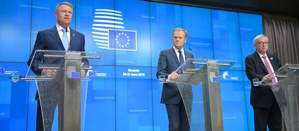 Donald Tusk, Jean-Claude Juncker, Klaus Iohannis la Bruxelles Donald Tusk, Jean-Claude Juncker, Klaus Iohannis la Bruxelles - Sputnik Moldova-România