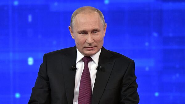 Прямая линия с президентом РФ Владимиром Путиным - Sputnik Молдова
