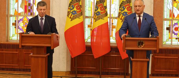 Президент Молдовы Игорь Додон и спецпредставитель президента России по развитию торгово-экономических отношений с Молдовой Дмитрий Козак - Sputnik Молдова