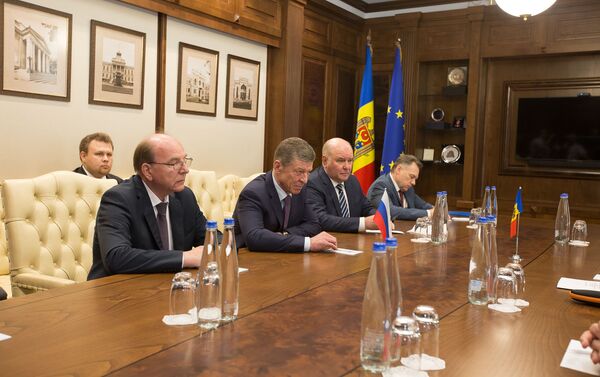 Представители молдавского парламента встретились в Кишиневе с российской делегацией во главе с Дмитрием Козаком - Sputnik Молдова
