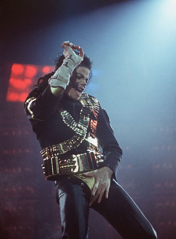 Американский певец Майкл Джексон выступает на стадионе Лужники в Москве, 1993 год - Sputnik Moldova-România