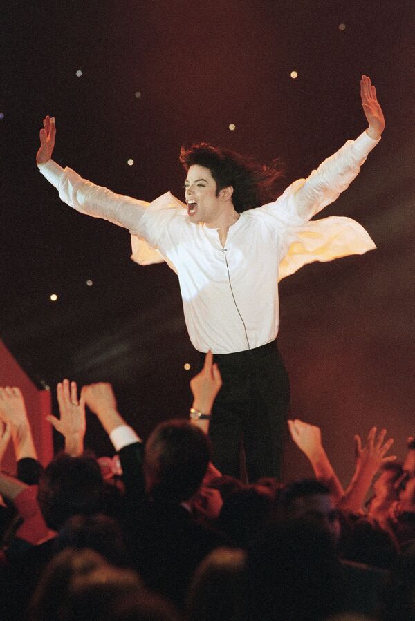 Американский певец Майкл Джексон исполняет Earth song на церемонии World Music Awards в Монако, 1996 год - Sputnik Moldova-România