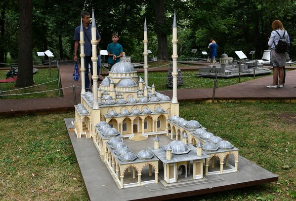 Макет Мечеть Сердце Чечни имени Ахмата Кадырова в Грозном на выставке Россия в миниатюре в парке Царицыно - Sputnik Moldova-România