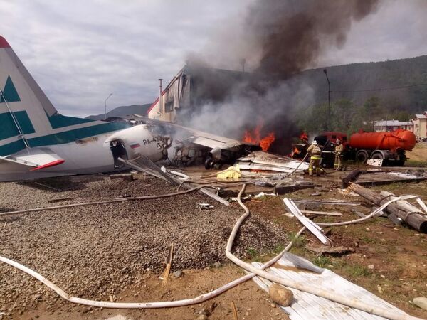 Самолет Ан-24 совершил аварийную посадку в Нижнеангарске - Sputnik Moldova-România