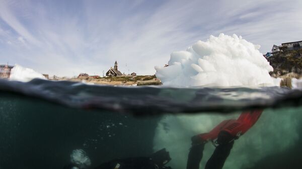 Погружение под поверхность льда с целью исследования ледяной шапки Гренландии - Sputnik Moldova