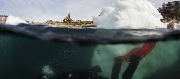 Погружение под поверхность льда с целью исследования ледяной шапки Гренландии - Sputnik Молдова