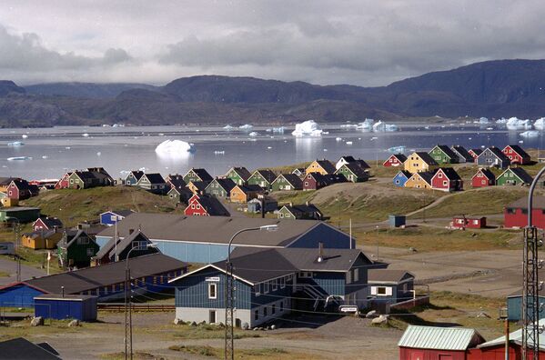 Гигантские айсберги во фьорде в Нарсаке, южная Гренландия - Sputnik Молдова