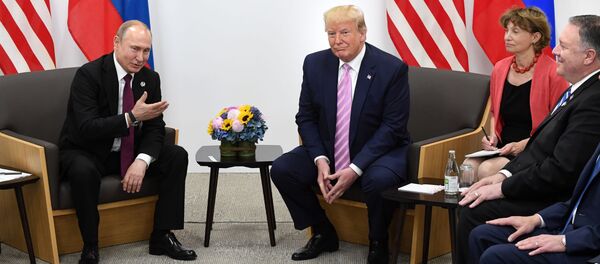 Президент РФ Владимир Путин и президент США Дональд Трамп во время встречи на полях саммита Группы двадцати в Осаке - Sputnik Moldova-România