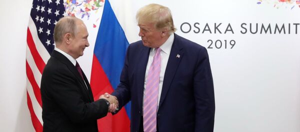 Президент РФ Владимир Путин и президент США Дональд Трамп во время встречи на полях саммита Группы двадцати в Осаке Президент РФ Владимир Путин и президент США Дональд Трамп во время встречи на полях саммита Группы двадцати в Осаке - Sputnik Moldova-România
