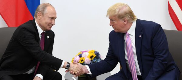 Президент РФ Владимир Путин и президент США Дональд Трамп во время встречи на полях саммита Группы двадцати в Осаке - Sputnik Moldova-România