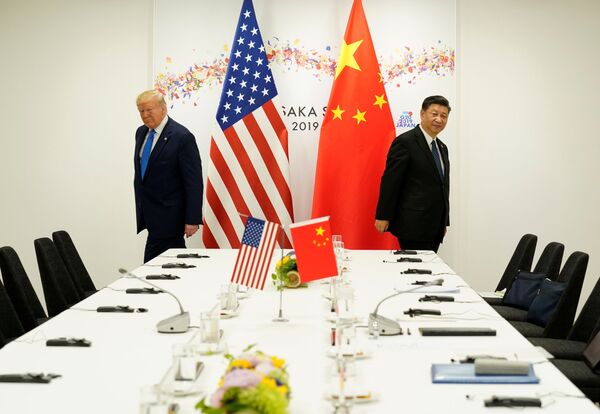 Președintele american Donald Trump și președintele chinez Xi Jinping la summit-ul G20 de la Osaka, Japonia - Sputnik Moldova-România