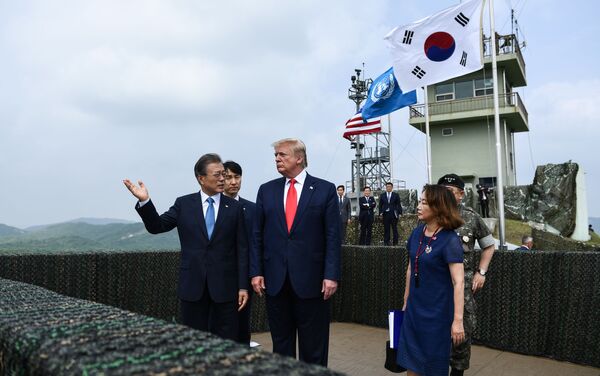 US President Donald Trump and South Korean President Moon Jae-in - Sputnik Молдова