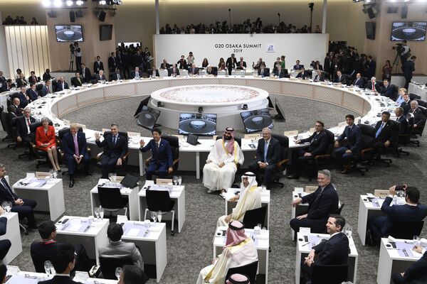 Liderii sunt fotografiaţi la începutul prânzului de lucru la summit-ul G20 de la Osaka, Japonia - Sputnik Moldova