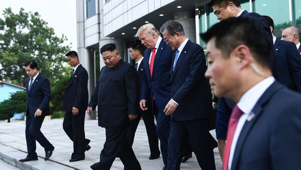 North Korea's leader Kim Jong Un, South Korea's President Moon Jae-in and US President Donald Trump - Sputnik Moldova-România