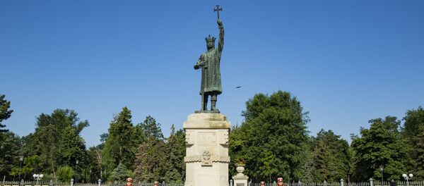 Depuneri de flori la Monumentul lui Ștefan cel Mare și Sfânt Depuneri de flori la Monumentul lui Ștefan cel Mare și Sfânt - Sputnik Moldova