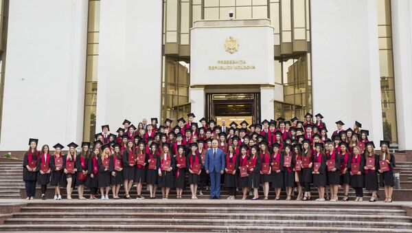 Cei mai buni 100 de absolvenți ai promoției 2019, premiați de Igor Dodon - Sputnik Moldova