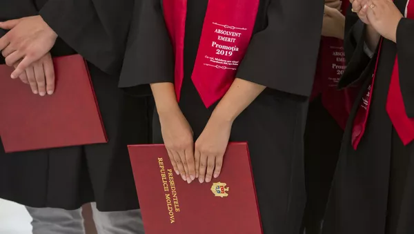 Cei mai buni 100 de absolvenți ai promoției 2019, premiați de Igor Dodon - Sputnik Moldova