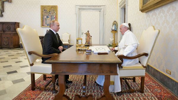 Vladimir Putin și Papa Francisc - Sputnik Moldova-România