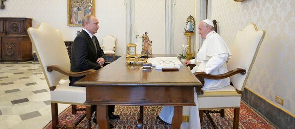 Vladimir Putin și Papa Francisc - Sputnik Moldova