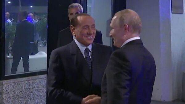 Давно не виделись!- Путин встретился с Сильвио Берлускони в Риме - Sputnik Молдова