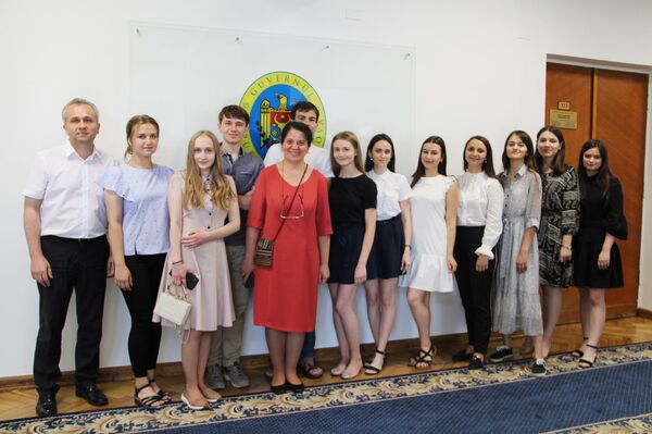 Красивые и умные: отличники, сдавшие все экзамены на 10 - фото - Sputnik Молдова