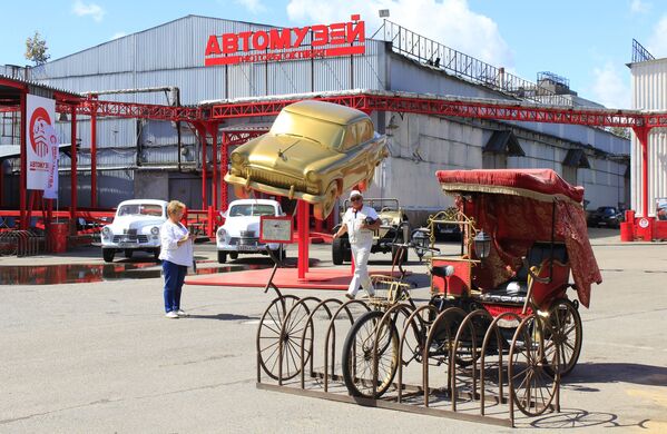 Muzeul de automobile „Motoarele lui Octombrie” de pe teritoriul uzinei „Kristall”, Moscova  - Sputnik Moldova-România